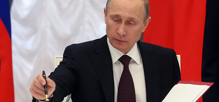 Путин подписал закон о деофшоризации, а чиновники его ужесточили