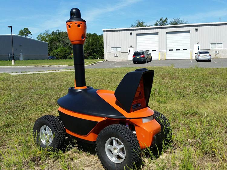 robot ohrannik