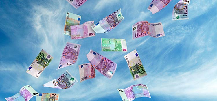 Латвия потеряла 2,15 миллиардов евро за 1,5 месяца: нерезиденты выводят активы