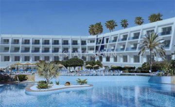 Участок на берегу моря с проектом 4* отеля в Аликанте, Испания