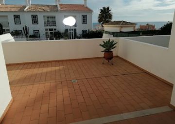 ВНЖ в Португалии для пенсионеров через инвестиции на примере виллы T3 в Praia da Luz (Algarve)