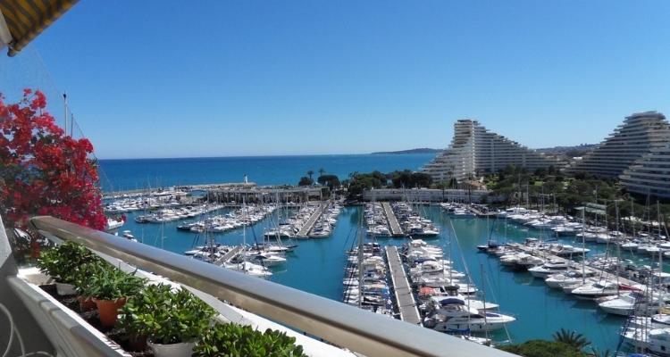Продажа большой студии во Франции на Лазурном берегу возле Marina Baie des Anges