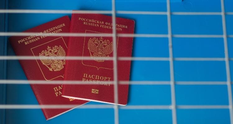 РФ: дискуссия о введении выездных виз для специалистов IT-отрасли. Реальна ли перспектива введения ограничений на выезд для всех граждан?