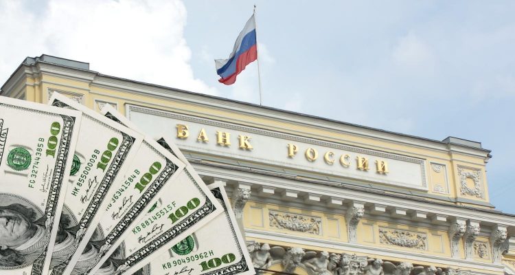 Центробанк увеличил лимит перевода за рубеж