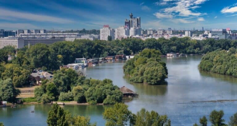 Падение сербского рынка жилья продолжилось в 3 кв. 2023, покупатели на низком старте