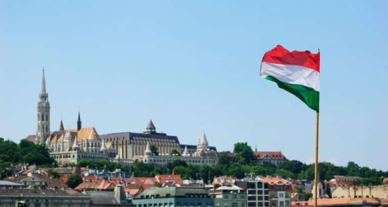 Президент Венгрии подписала указ о визе гостевого инвестора (vendégbefektető vizum)