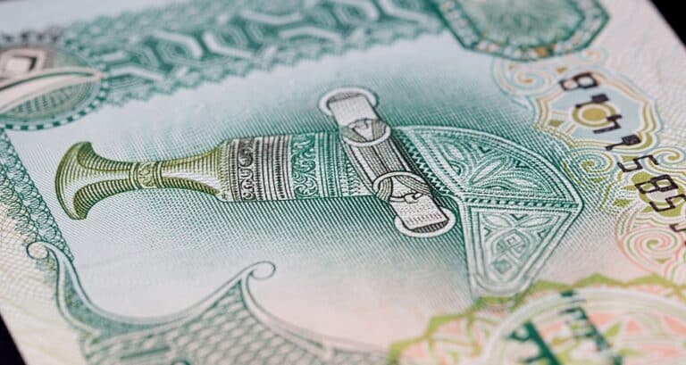 Закрытие банковских счетов российских граждан в ОАЭ в 2024 году